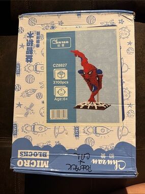 NEW SpiderMan Chuan CZ8827 Red & Blue Micro Block Figure - 3700pcs